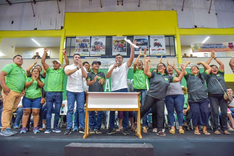 Após espera de mais de 8 anos quatro mil famílias do bairro Paschoal Allágio ganham enfim a moradia própria e agradecem ao governador Wilson Lima