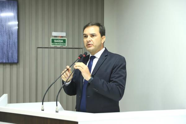 Mateus Assayag solicita cursos profissionalizantes para trabalhadores da construção civil