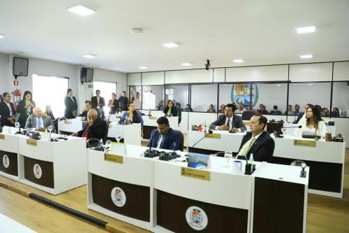 Câmara de Parintins articula e conquista distribuição gratuita de água e alimentos no Bumbódromo