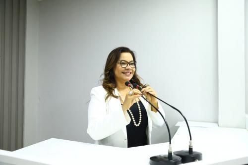 Márcia Baranda solicita implantação do TRM para Diagnóstico de Tuberculose em Parintins