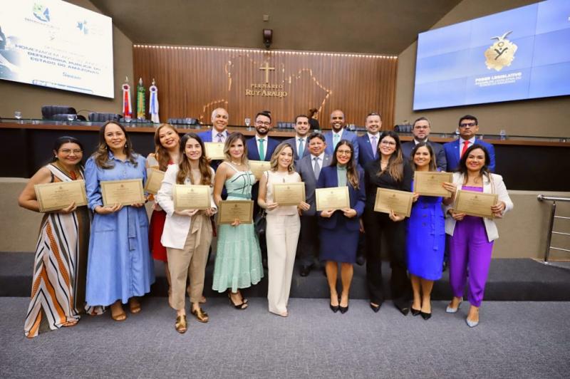 Em sessão especial, Defensoria é homenageada pelos seus 33 anos na Aleam