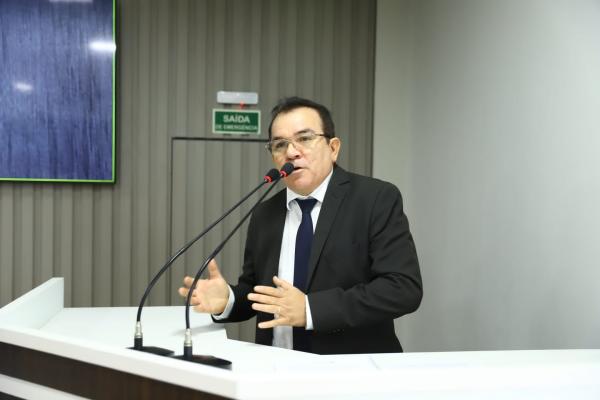 Massilon questiona o rigor do código de postura em relação a barracas do Bairro da União