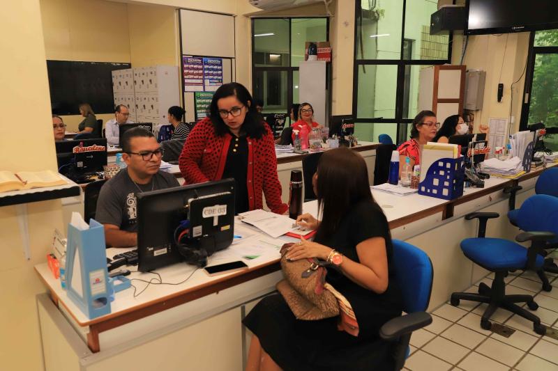 Aprovados no concurso tomam posse na Secretaria de Educação