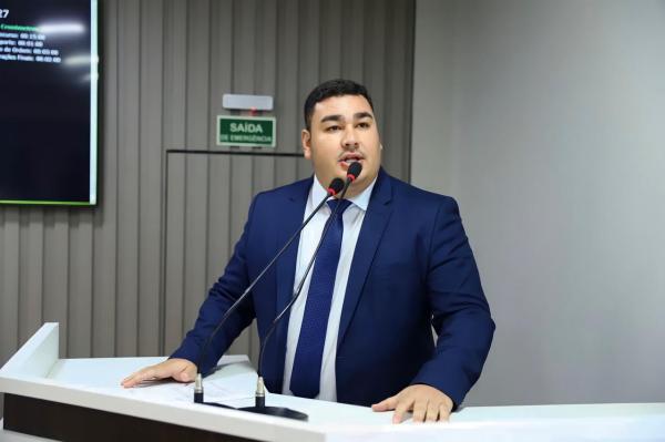 Alex Garcia solicita adesão do Cordão Girassol como identificação de pessoas com deficiências ocultas em Parintins