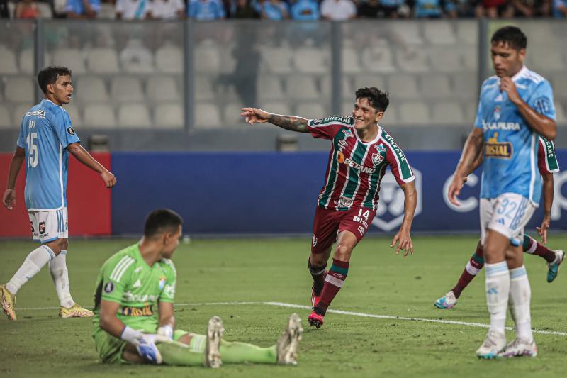Na reestreia de Marcelo, Cano faz dois e Fluminense inicia Libertadores com vitória fora de casa