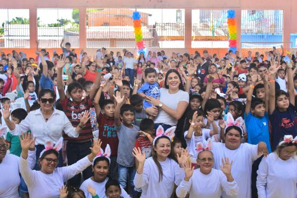 Mais de 800 crianças em Parintins atendidas na ação de Páscoa da deputada Mayra Dias