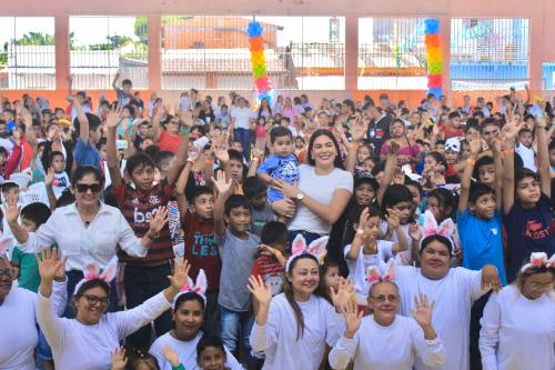 Mais de 800 crianças em Parintins atendidas na ação de Páscoa da deputada Mayra Dias