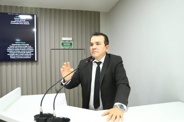 Massilon volta a cobrar obra no campo dos carroceiros, e lamenta cercamento há mais de 01 ano