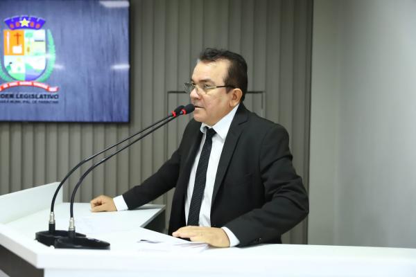 Massilon solicita manutenção e instalação de ar-condicionados no PAC Parintins