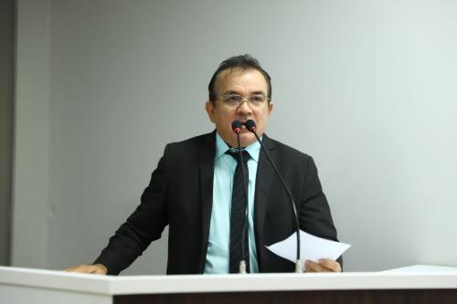 Massilon solicita médicos e melhorias para a UBS Mãe Palmira, no Paulo Corrêa