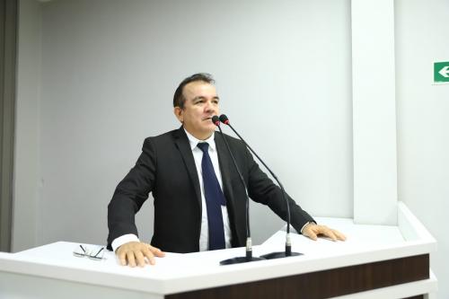 Massilon dá entrada em projeto que cria Emenda Impositiva em Parintins