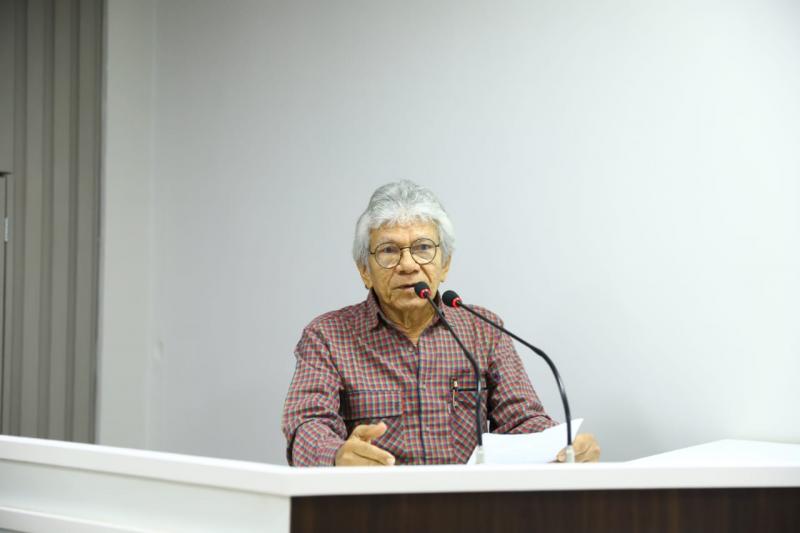 Jornalista Floriano Lins completa 50 anos de carreira profissional