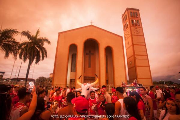 Alvorada 2023 tem chuva, pane elétrica e multidão em êxtase como se tivesse em noite de festival