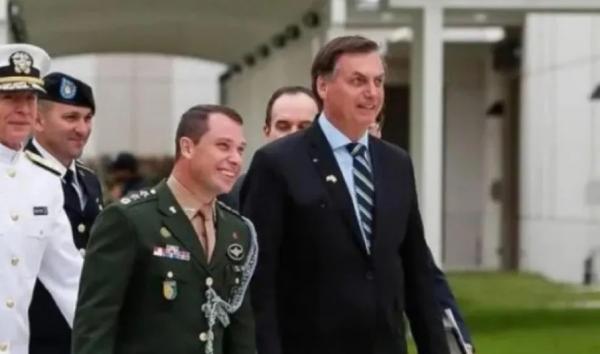 PF faz busca na casa de Bolsonaro e prende Mauro Cid, ex-ajudante de ordens, em operação contra dados falsos de vacina