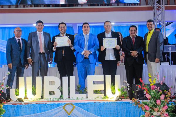 Bi Garcia prestigia outorga de cidadania parintinense ao deputado Silas Câmara e pastor Jônatas Câmara*