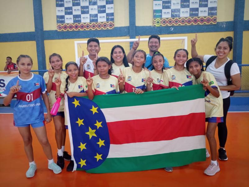 Handebol da Escola Fernando Carvalho do Laguinho é o melhor do Baixo Amazonas
