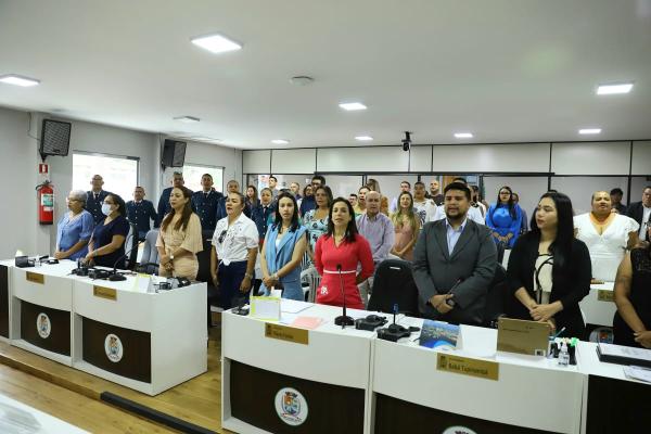 Câmara de Parintins homenageia Enfermeiros, Técnicos e Auxiliares de Enfermagem 