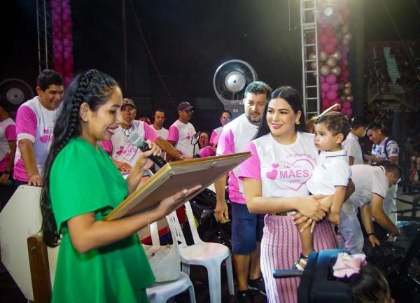 Deputada Mayra Dias celebra as mães com cerca de 10 mil pessoas no Bumbódromo de Parintins
