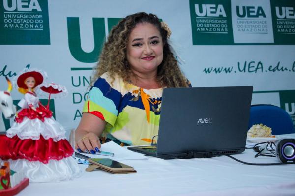 Professora Drª Francisca Keila de Freitas Amoedo, do CESP/UEA, defende tese sobre Pedagogia surda