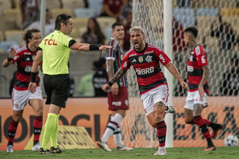Flamengo se impõe no Maraca, vence o Fluminense e está nas quartas de final da Copa do Brasil