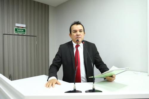 Massilon solicita informações técnicas sobre o poço que está sendo instalado no Estádio Tupy Cantanhede