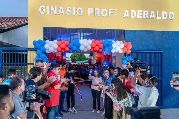 Bi Garcia inaugura ginásio Professor Aderaldo Dutra, no Itaúna II