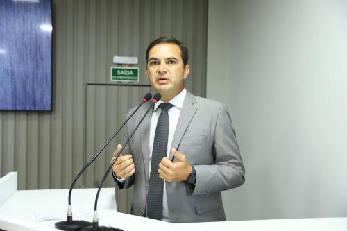 Mateus Assayag solicita construção de uma quadra de futebol society na Praça dos Bois