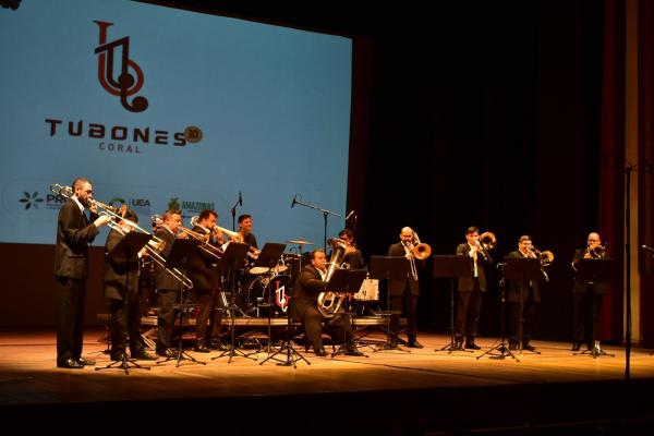 Tubones, coral da UEA, encanta público no Teatro Amazonas
