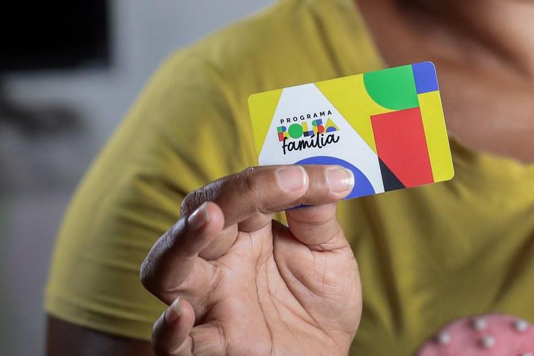 Bolsa Família de junho tem maior valor médio da história: R$ 705,40