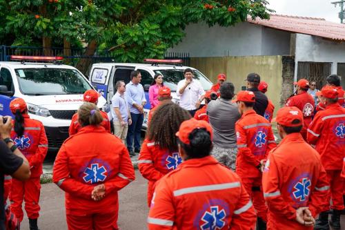 Bi Garcia entrega duas novas ambulâncias e anuncia investimentos para a Central de Resgate de Parintins
