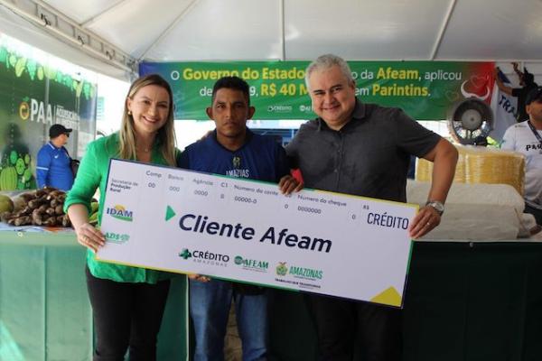 Em Parintins, feirantes da Feira de Produtos Regionais da ADS são beneficiados com crédito da Afeam  