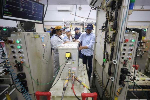 Em visita à fábrica do Polo Industrial de Manaus, Wilson Lima reafirma que reforma tributária precisa proteger a ZFM