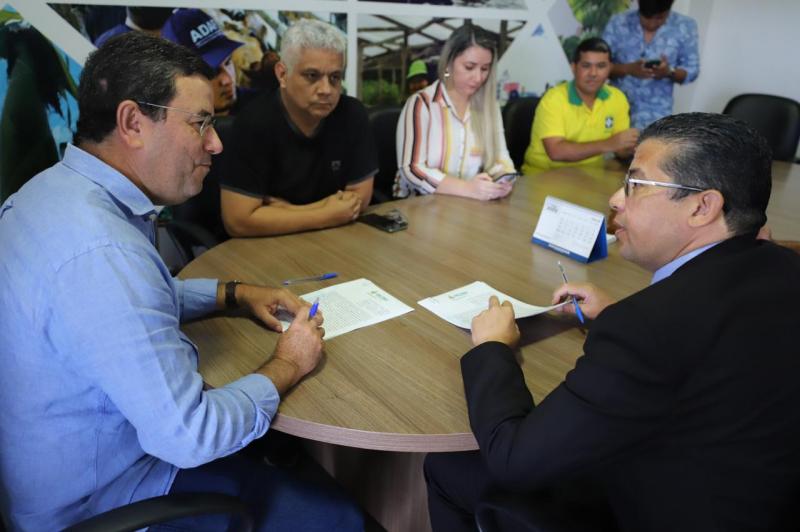 Governo do Amazonas repassa mais de R$ 600 mil para impulsionar o setor primário em Iranduba e Juruá