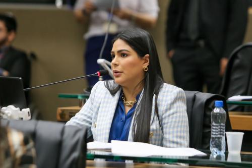 Deputados aprovam projeto de Mayra Dias que institui o Dia 
