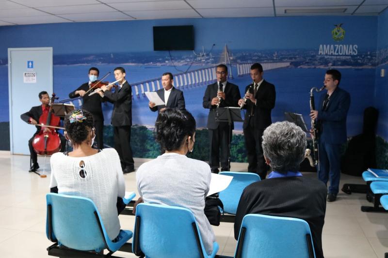 Música e yoga levam relaxamento e descontração a pacientes da FCecon