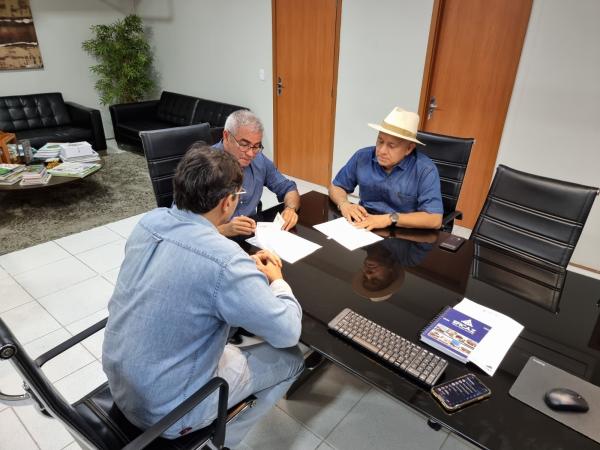 Seinfra e prefeitura de Boa Vista do Ramos assinam termo de cessão de uso de terminal flutuante para a comunidade rural Menino Deus do Rio Curuçá