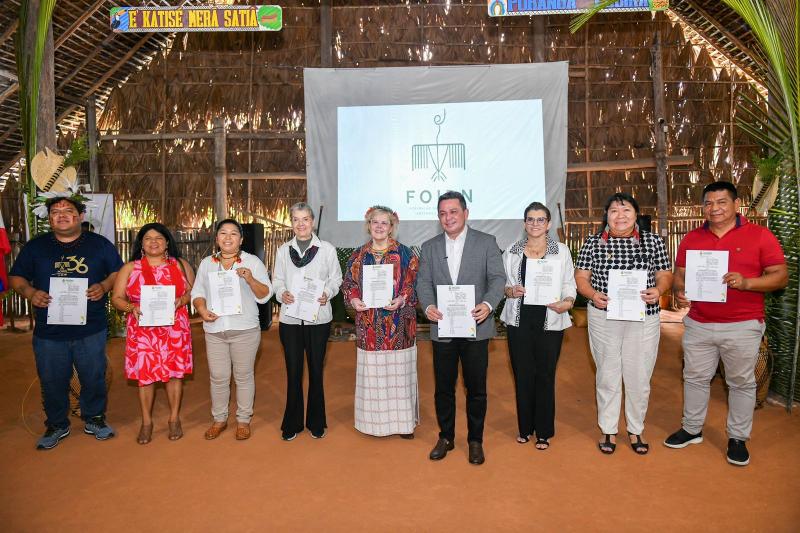 Governador em exercício Tadeu de Sousa sanciona lei que cooficializa e protege línguas indígenas no Amazonas