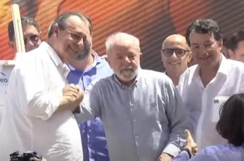 Lula volta a chamar impeachment de Dilma de 'golpe' ao lado de dois senadores Braga e Omar que votaram a favor da destituição