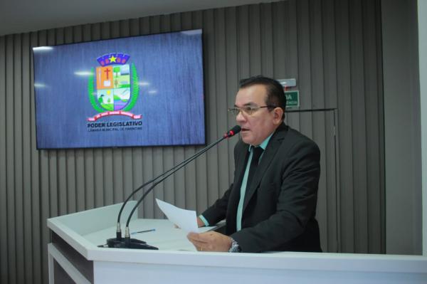 Massilon apresenta Moção de Aplauso a Prefeito de Barreirinha por concurso público realizado