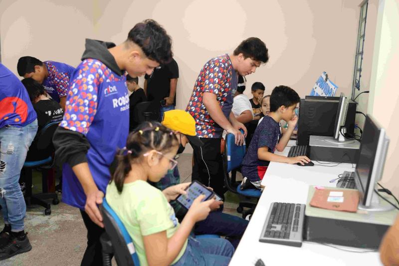 Secretaria de Educação realiza seminário inédito voltado a alunos com altas habilidades