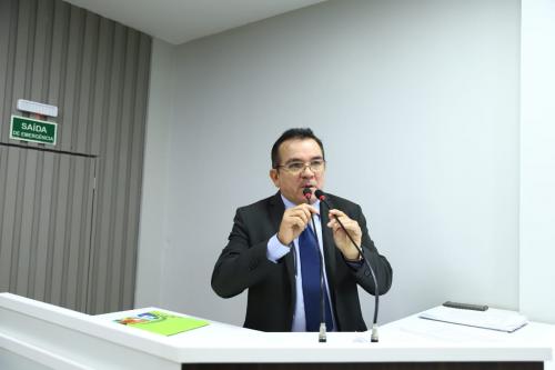 Massilon pede esclarecimentos sobre o cronograma da obra da estrada do PA Vila Amazônia