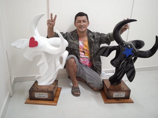 Festival de Parintins reproduzido por escola de Minas Gerais terá até réplica do troféu do campeão 
