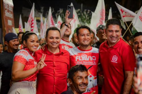 Histórico: Flávio e Elci avermelham ruas de Parintins com lançamento da chapa ‘A Força que vem da Galera'