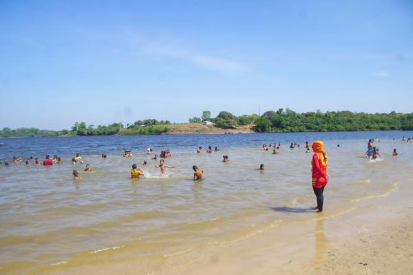 Festival de Verão do Caburi encanta público na Praia Brilho do Banzeiro