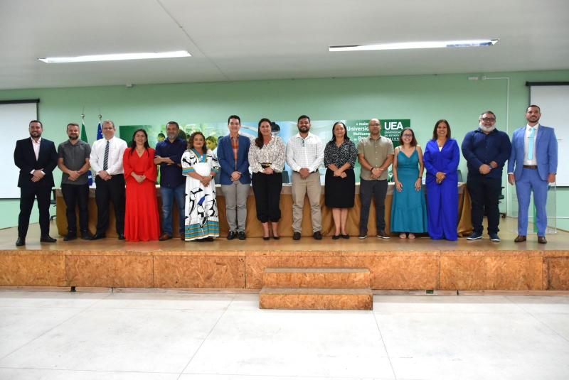 UEA empossa novos diretores de unidades, coordenadores de qualidade e de cursos