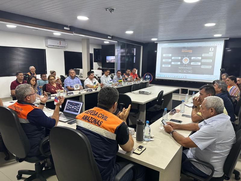 Estiagem no Amazonas: Prefeitos do interior se reúnem na Defesa Civil para alinhar ações de mitigação da seca