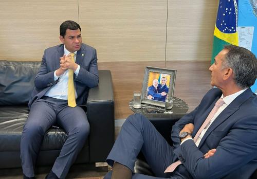 Em reunião com Saullo Vianna, ministo do Desenvolvimento Regional confirma recursos para construção de muro de contenção na orla de Parintins