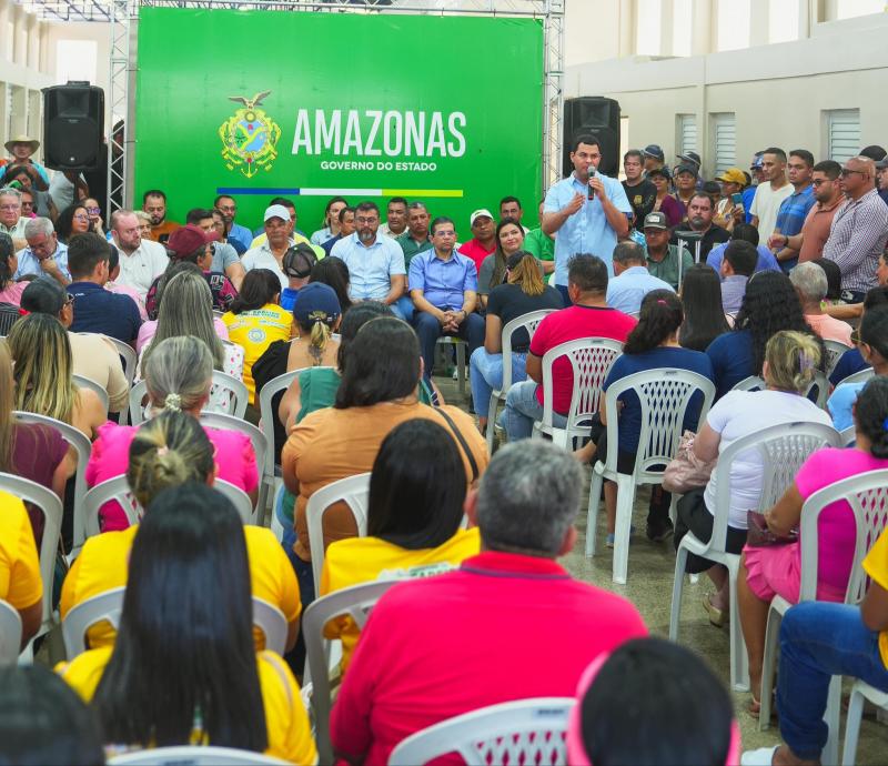 Ao lado de Wilson Lima, Saullo Vianna participa da entrega de novo mercado municipal no Careiro da Várzea