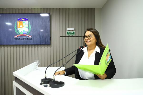 Márcia Baranda propõe criação de Secretaria Municipal de Habitação em Parintins