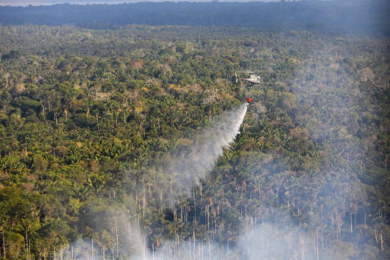 Na região metropolitana, Governo do Amazonas intensifica combate às queimadas com apoio da Marinha